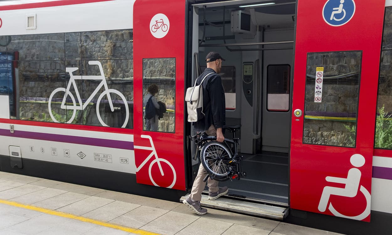 Renfe apuesta por tren + bici con suscripción mensual. RENFE