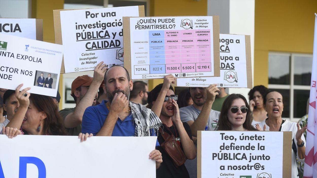 Concentración de protesta durante el acto de inauguración del curso universitario de la Universidad de Málaga en 2025 / EP