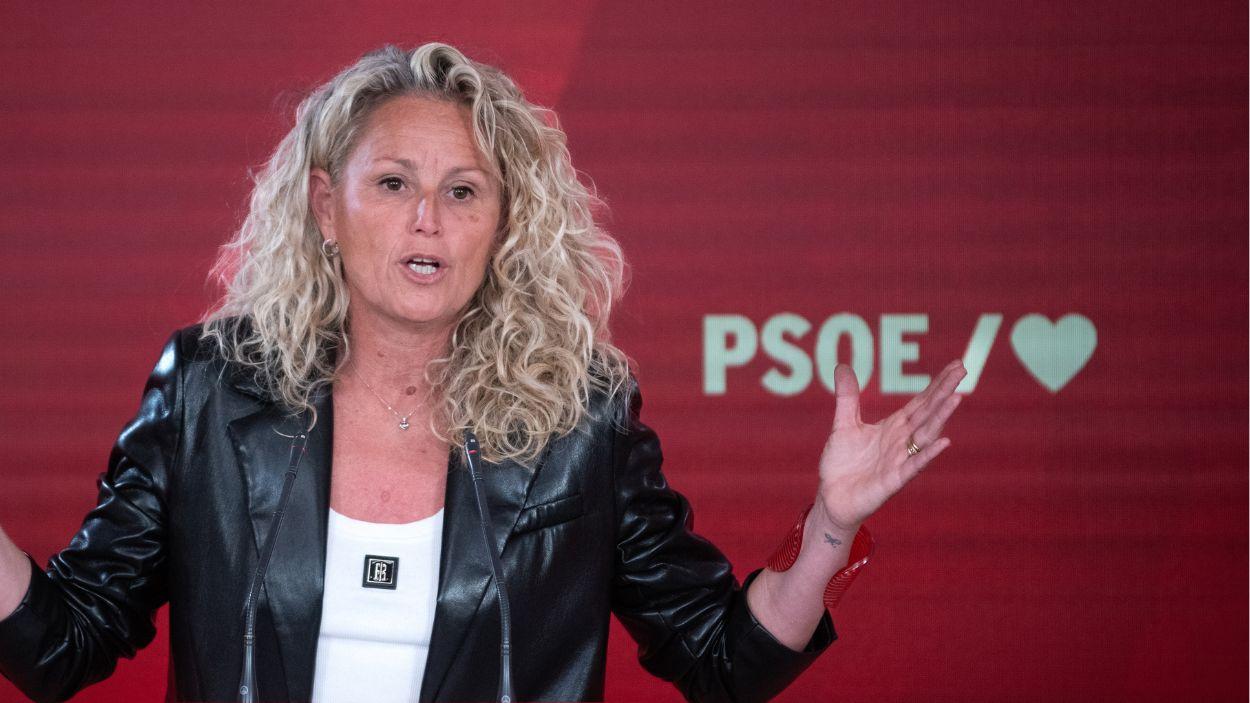 La portavoz de la Comisión Ejecutiva Federal del PSOE, Montse Mínguez, en una rueda de prensa en la calle Ferraz. EP