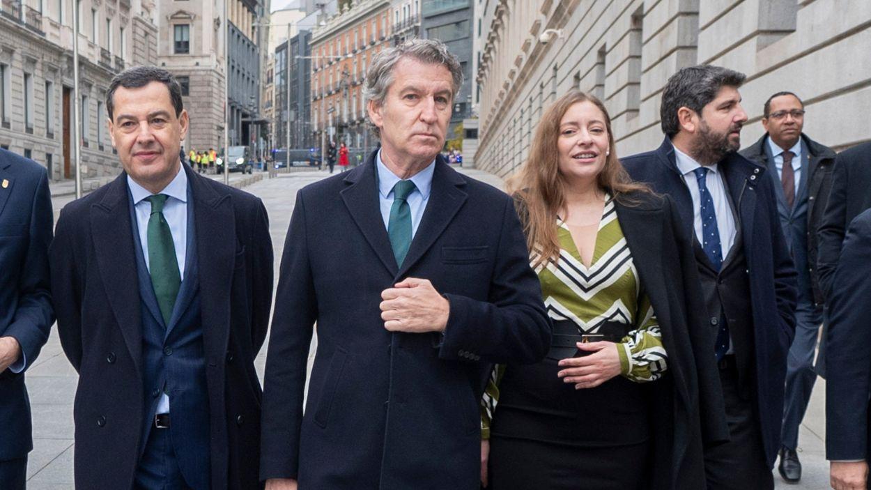 El presidente de la Junta de Andalucía, Moreno Bonilla, el presidente del PP, Núñez Feijóo, y la portavoz del PP en el Congreso, Ester Muñoz / Archivo EP