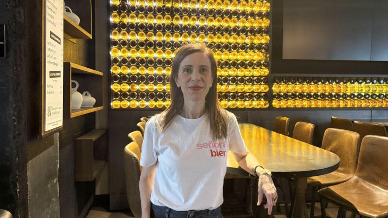 Charlamos con la periodista Ángeles Caballero sobre su segunda novela y la televisión. El Plural.