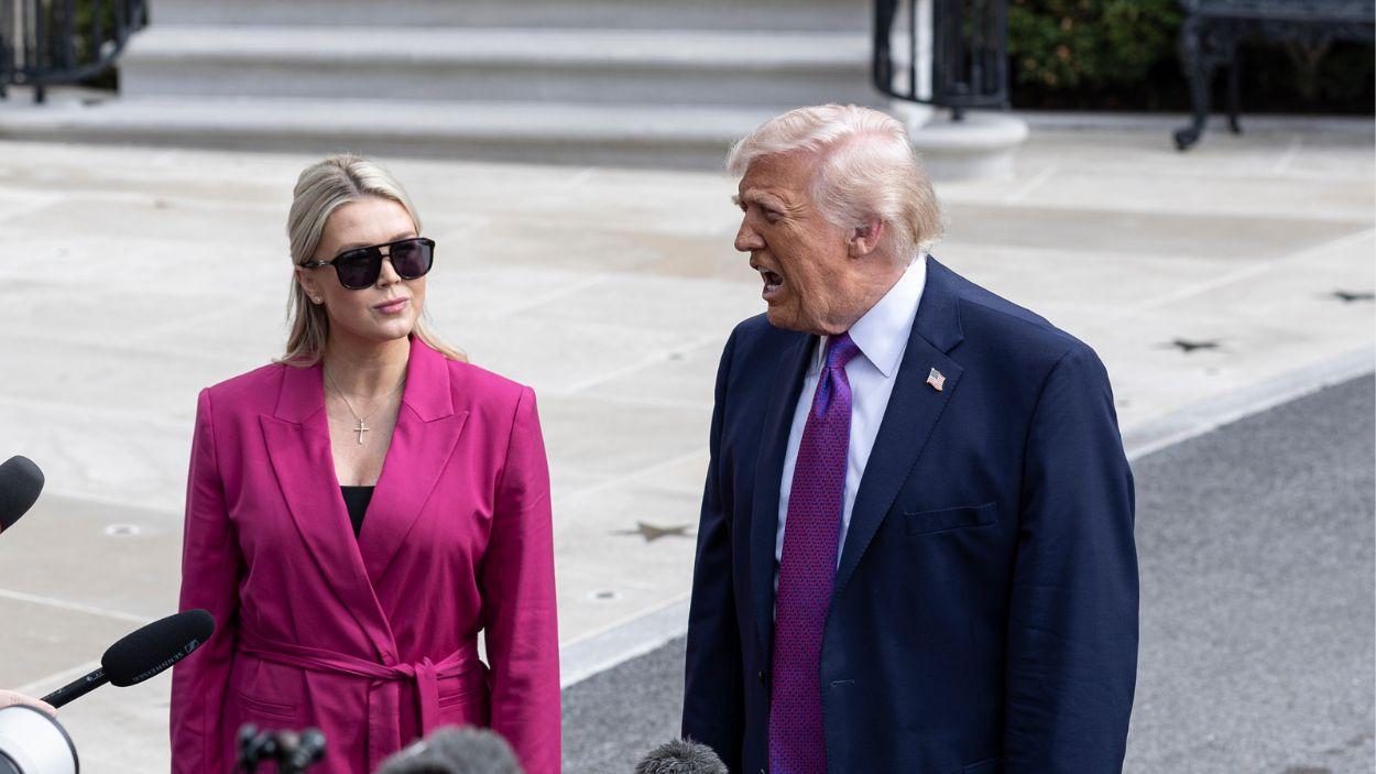 La  secretaria de Prensa, Karoline Leavitt y el presidente de Estados Unidos, Donald Trump. EP.