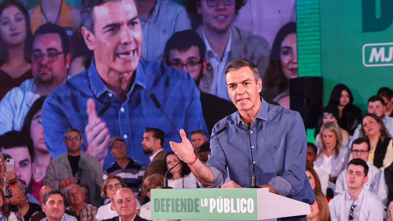 El presidente del Gobierno, Pedro Sánchez, interviene en el mitin de precampaña de María Jesús Montero en Córdoba. Europa Press.