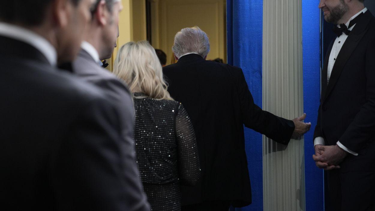 Donald Trump siendo evacuado tras el atentado fallido durante la Cena de Corresponsales de la Casa Blanca, celebrada en el hotel Washington Hilton. EP.