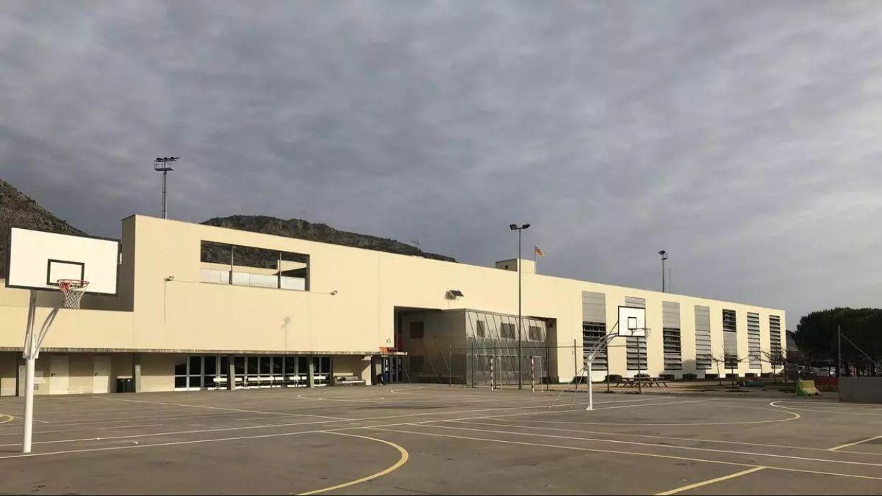 Fachada del Instituto Montgrí. Ayuntamiento de Torroella de Montgrí