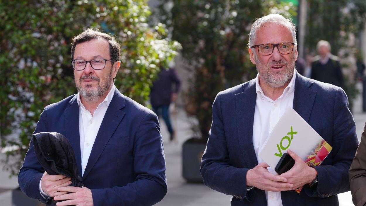 El candidato de Vox a la Presidencia de la Junta de Castilla y León, Carlos Pollán, y el portavoz nacional de Vox, José Antonio Fúster, en Valladolid. EP.