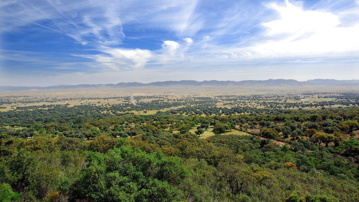 El Valle de Alcudia despliega kilómetros de naturaleza casi intacta.