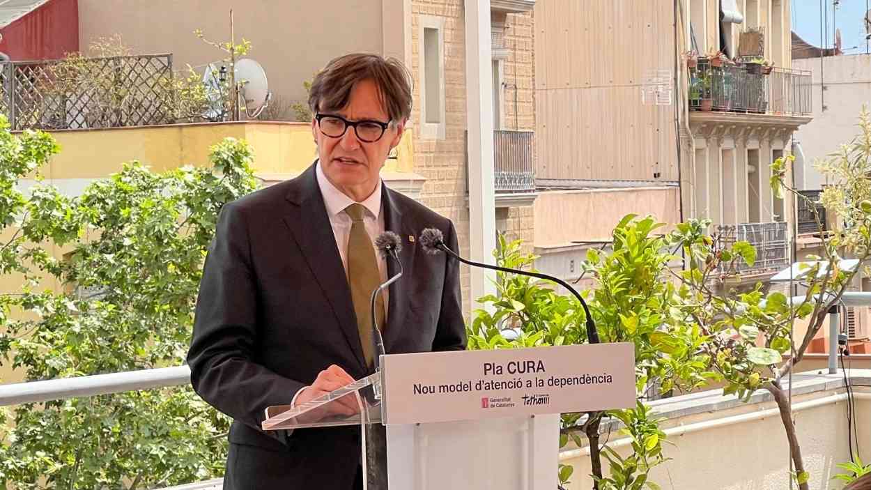 El presidente de la Generalitat, Salvador Illa, en un acto en la la residencia y centro de día Gent Gran de Gràcia de Barcelona. EP