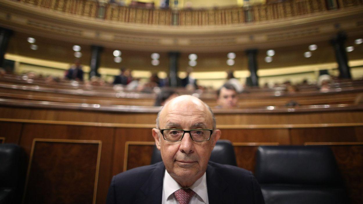 El exministro de Hacienda, Cristóbal Montoro, en una imagen de archivo en el Congreso de los Diputados. EP.