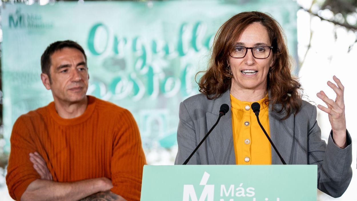 El portavoz adjunto de Más Madrid en la Asamblea, Emilio Delgado, y la ministra de Sanidad, Mónica García, en un acto de Más Madrid. Archivo EP