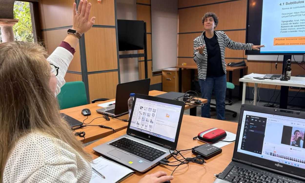 “La tecnología no elimina las barreras para las personas sordas: muchas veces crea otras nuevas”
