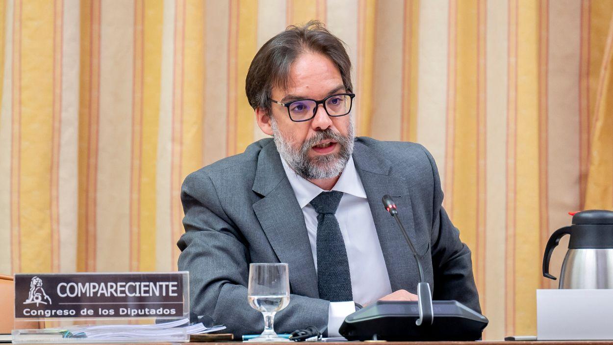 El presidente de la Entidad Pública Empresarial Renfe Operadora, Álvaro Fernández Heredia, comparece ante la Comisión de Transportes y Movilidad Sostenible, a 28 de abril de 2026. EP