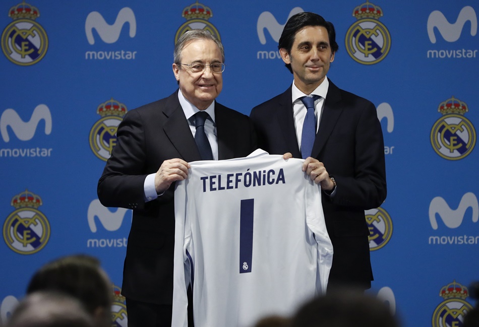 El presidente del Real Madrid, Florentino Pérez (i), y el de Telefónica, José María Álvarez-Pallete, durante la presentación del acuerdo entre el club y la multinacional. 