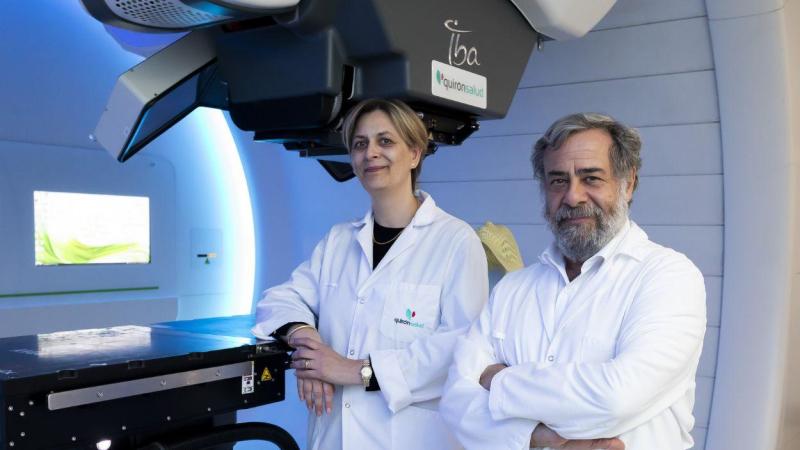 La doctora Stephanie Lilianne E. Bolle y el doctor Alejandro Mazal.