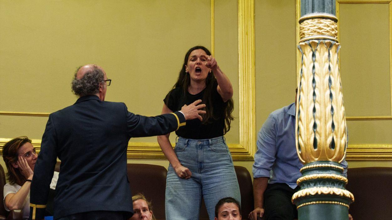 Momento de la expulsión de la vecina de Gaztambide del Congreso / EP