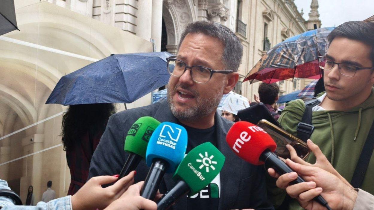 El candidato de Adelante Andalucía, José Ignacio García, apoyando a los movimientos en defensa de la universidad pública / Adelante Andalucía
