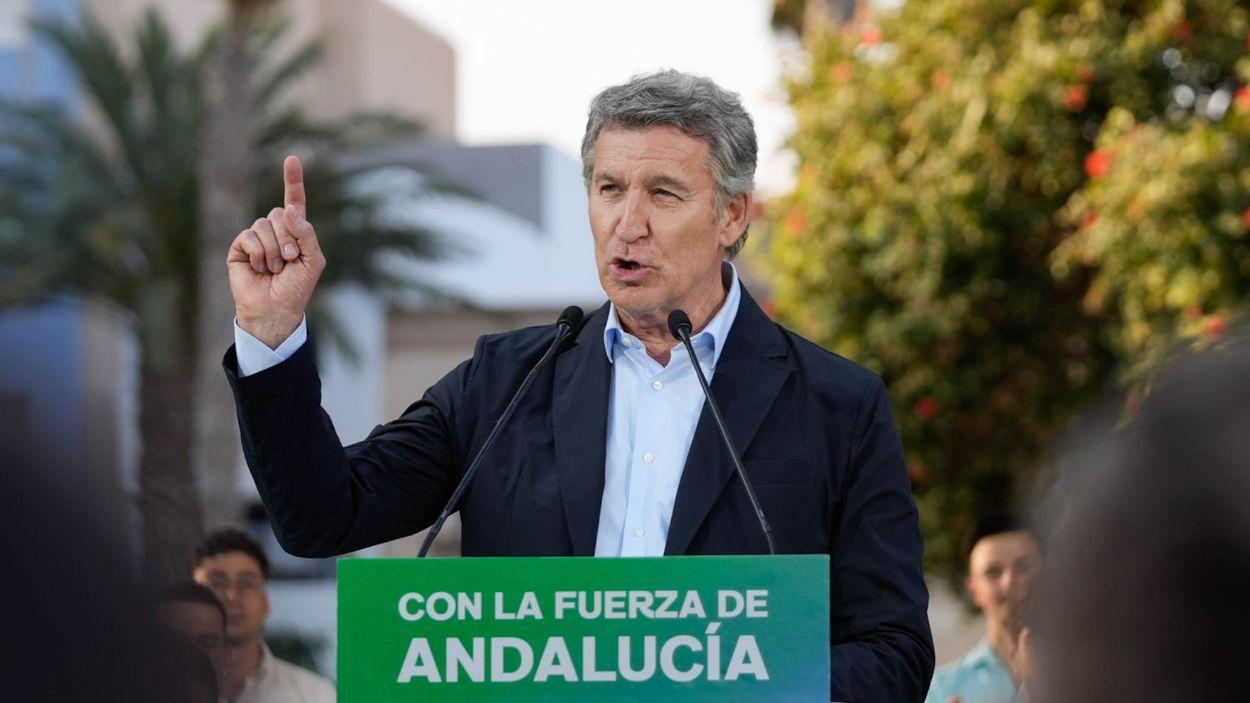 El presidente del Partido Popular, Alberto Núñez Feijóo interviene en el mitin de precampaña de las elecciones andaluzas, a 29 de abril de 2026 en Roquetas de Mar, Almería. EP