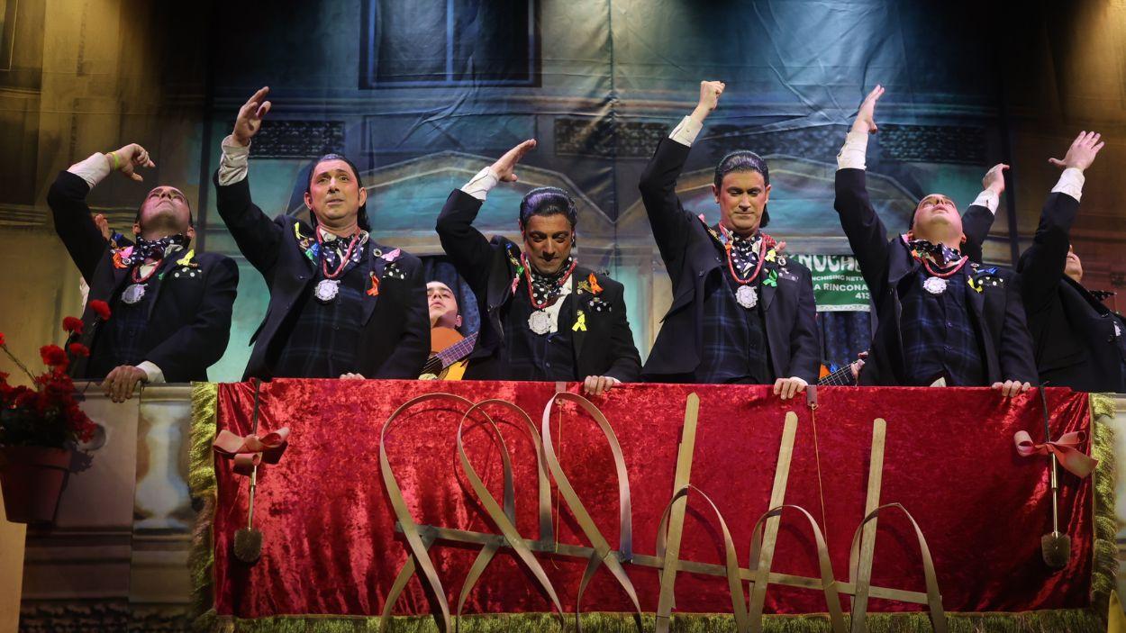 Ssshhhhh!!! chirigota de Antonio Álvarez 'El Bizcocho', la primera agrupación sevillana en ganar el primer premio en el Carnaval de Cádiz / Archivo EP