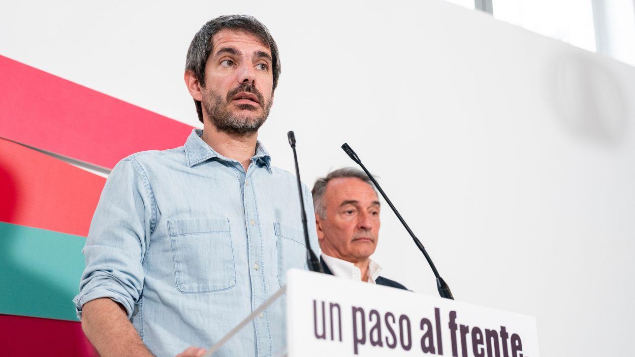 El ministro de Cultura, Ernest Urtasun, y el diputado de Sumar Enrique Santiago, durante una rueda de prensa. EP.