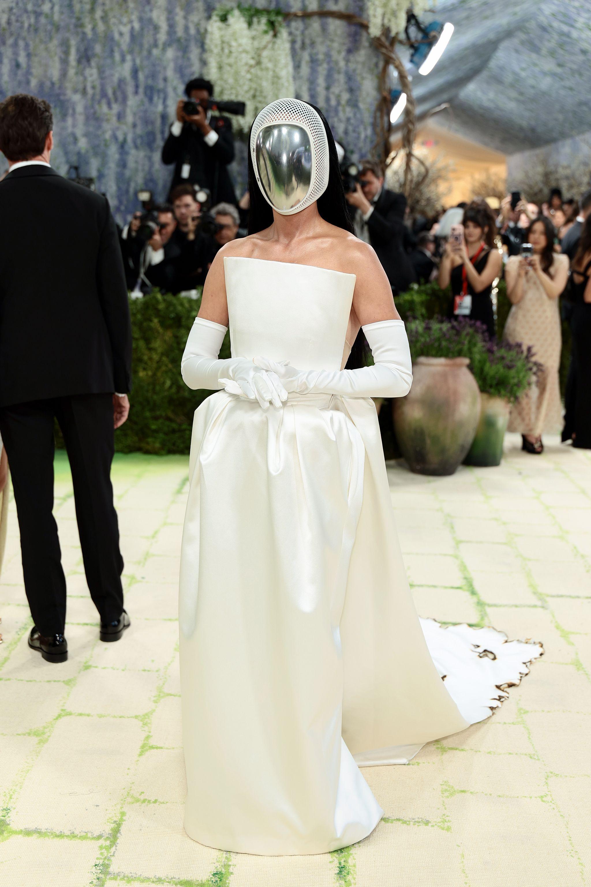 Katy Perry con un diseño de Balenciaga