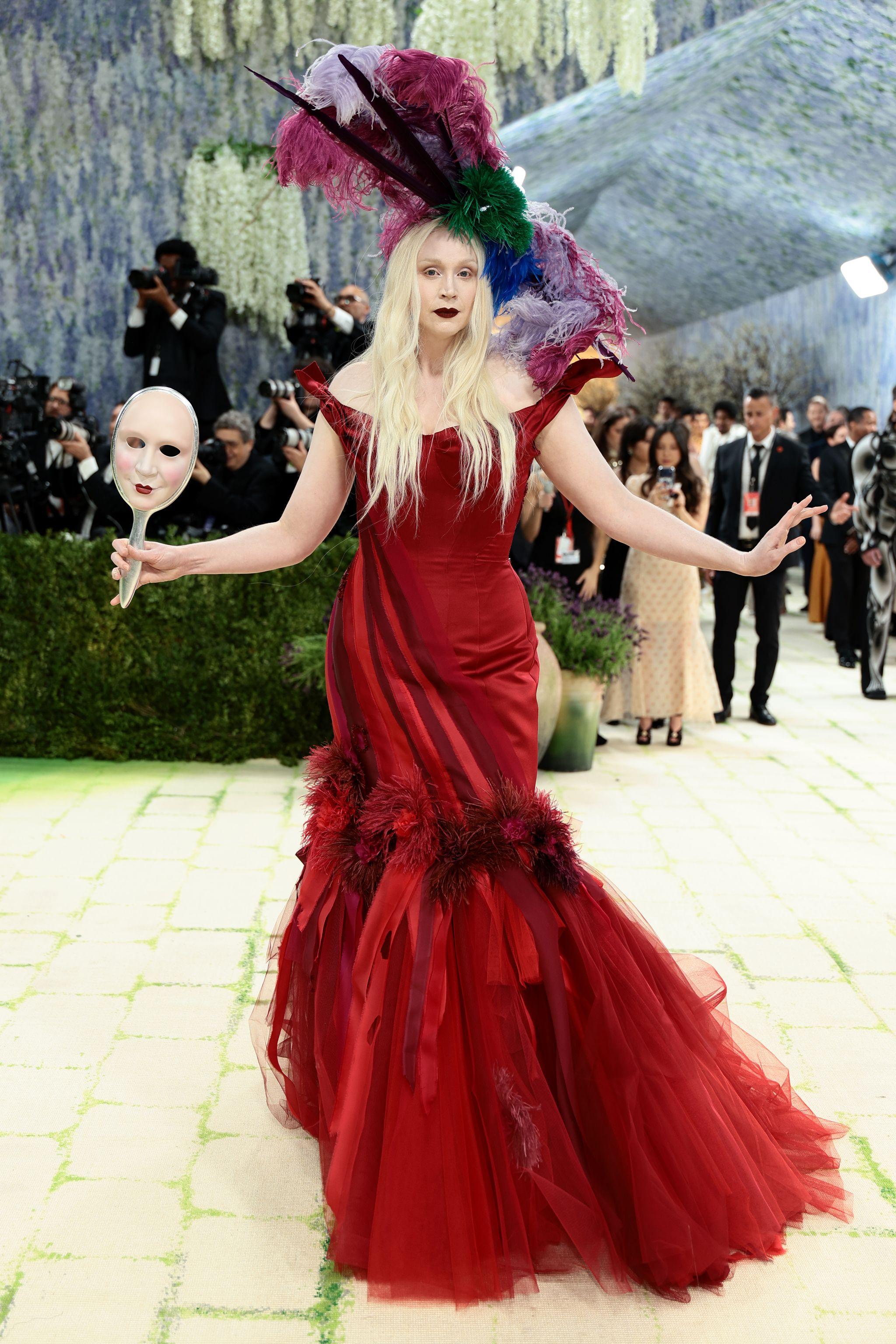 Gwendoline Christie en Giles Deacon y Herbert Levine
