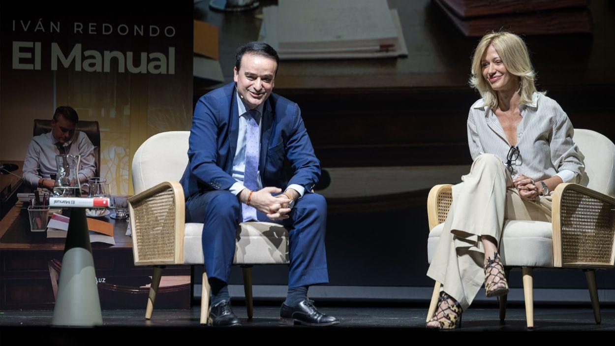 El exdirector del Gabinete del presidente del Gobierno Pedro Sánchez, Iván Redondo, y la periodista Susana Griso durante el acto de presentación del nuevo libro de Iván Redondo titulado ‘El Manual’. EP