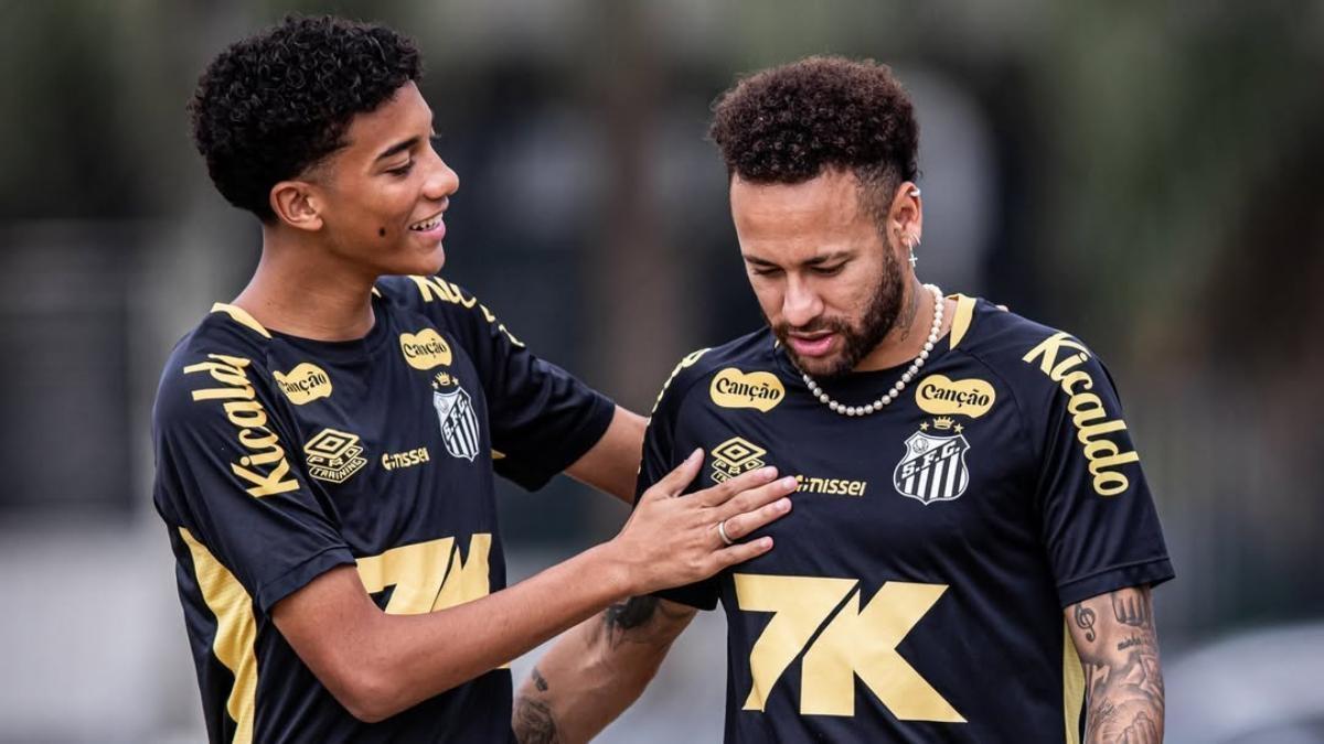 Robinho Jr. junto a Neymar| Santos