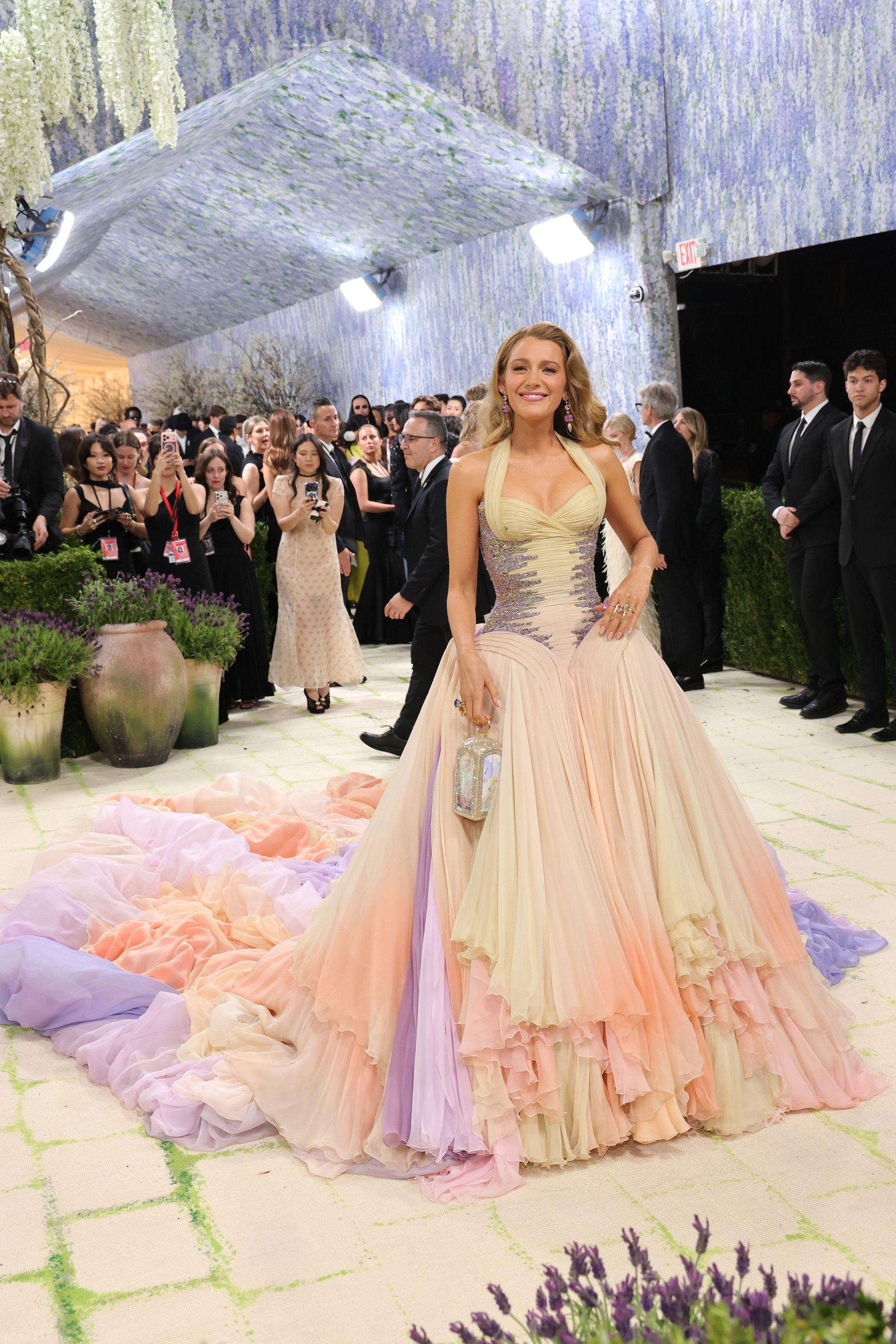 Blake Lively  Atelier Versace y Lorraine Schwartz