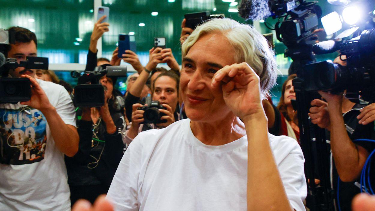 La exalcaldesa de Barcelona, Ada Colau, a su llegada a España tras el secuestro de Israel a la Flotilla. EP