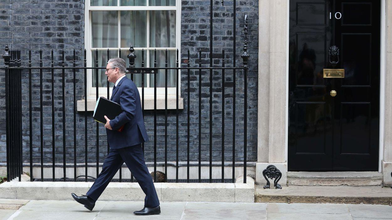  El primer ministro británico, Keir Starmer, sale del número 10 de Downing Street. EP/Archivo.