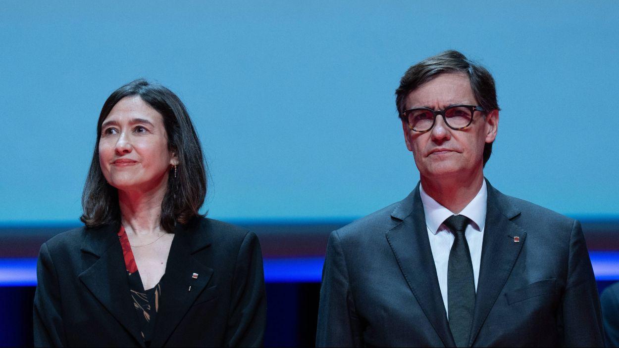 El presidente de la Generalitat, Salvador Illa, y la consellera de Interior y Seguridad Pública, Núria Parlon, en el acto del Dia de les Esquadres en el Centro de Convenciones Internacional de Barcelona (CCIB), a 25 de abril de 2025. David Zorrakino / EP