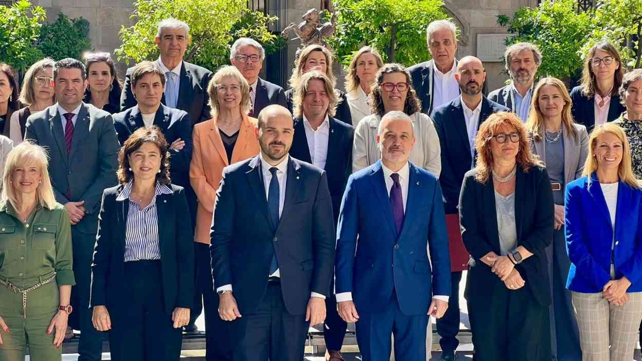 El alcalde de Barcelona, Jaume Collboni, y el conseller de la Presidencia de la Generalitat, Albert Dalmau, encabezan la reunión de la Comisión Mixta Generalitat-Ayuntamiento de Barcelona, en el Palau de la Generalitat, a 6 de mayo de 2026. EP