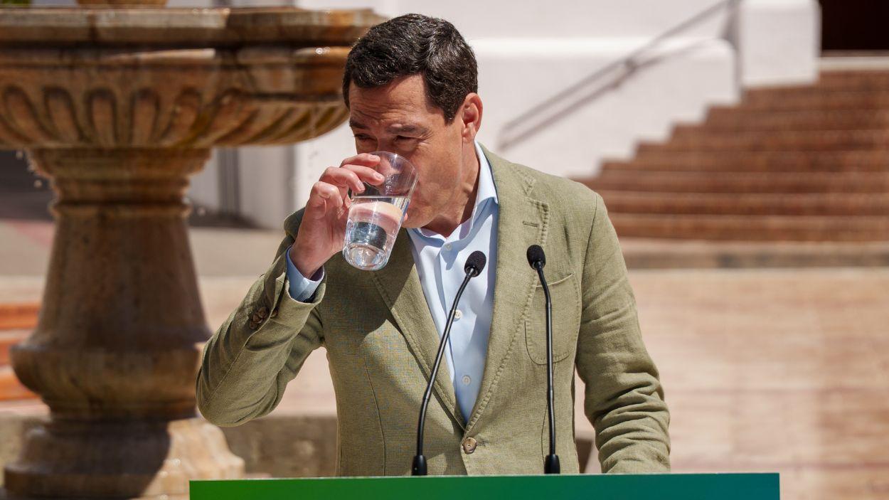 El presidente del PP andaluz y candidato a la reelección a la Presidencia de la Junta, Moreno Bonilla, atendiendo a medios / EP