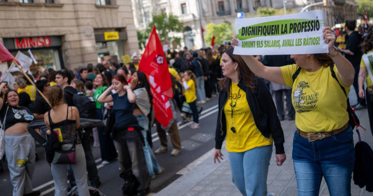 El Govern y los sindicatos docentes alcanzan un acuerdo con mejora salarial y un incremento de la plantilla