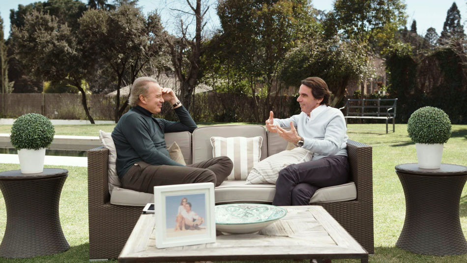 Fotografía facilitada por Telecinco de José María Aznar junto a Bertín Osborne.