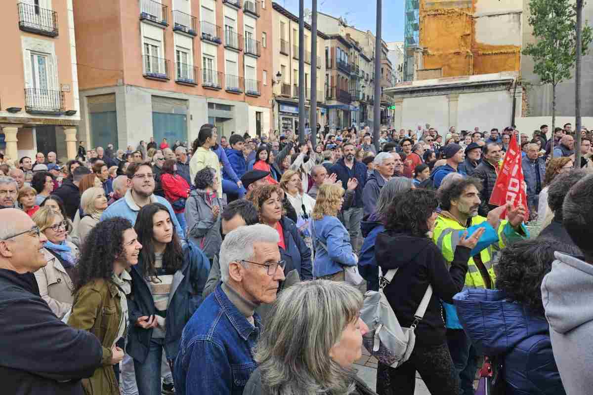 Manifestación en las calles de Guadalajara contra la medida recaudatoria de la alcaldesa. EP: