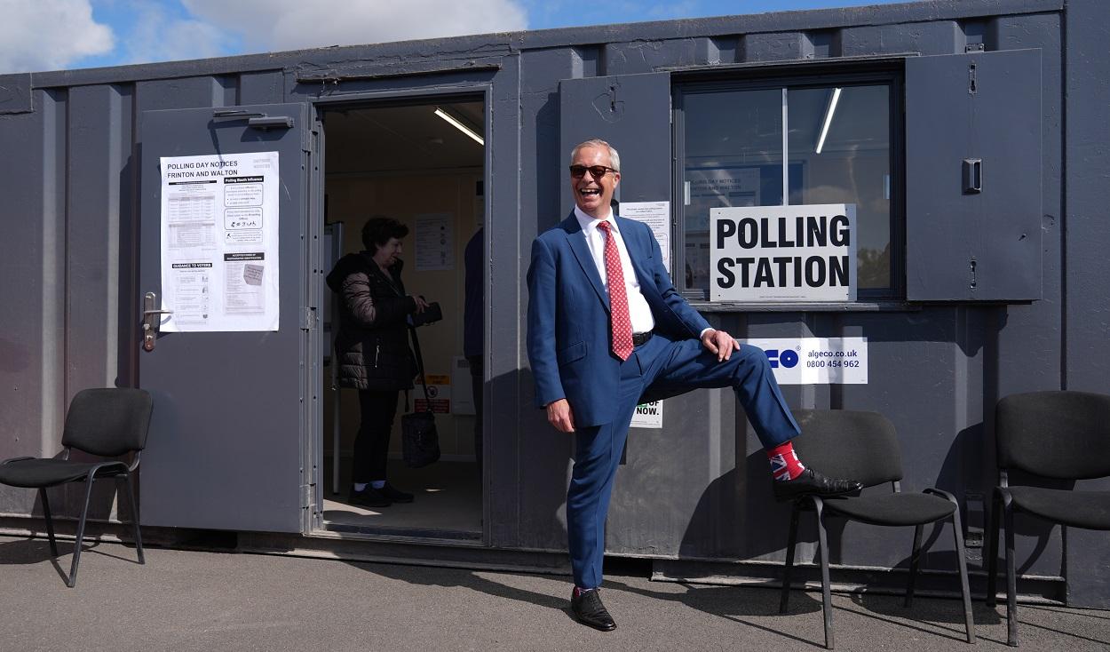 Nigel Farage votando en las elecciones municipales. EP