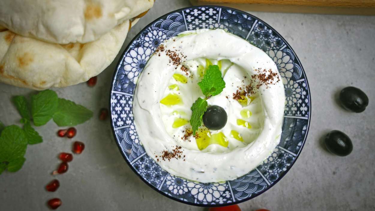 Labneh la receta del queso cremoso de Oriente Medio que puedes hacer en casa