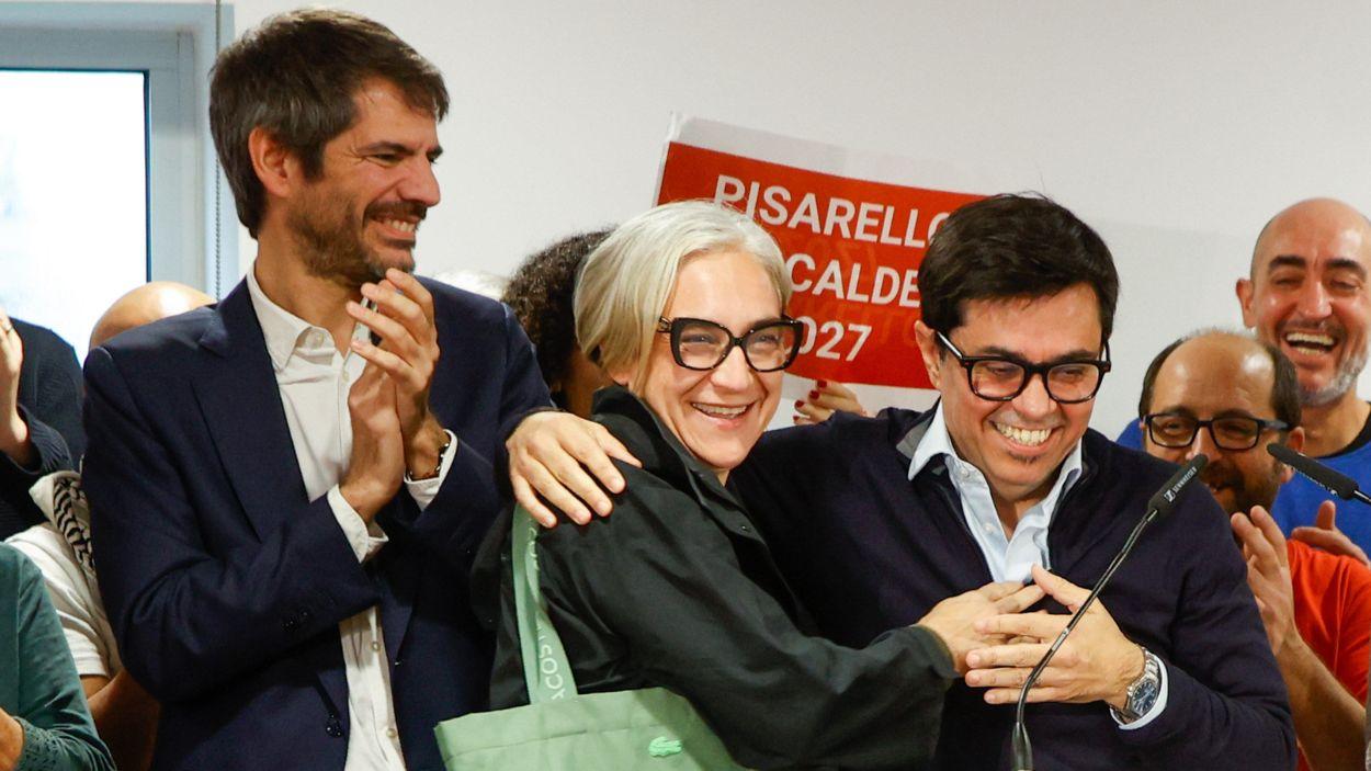 El ministro de Cultura, Ernest Urtasun, la exalcaldesa de Barcelona, Ada Colau, y el candidato de Comunes al Ayuntamiento, Gerardo Pisarello. EP