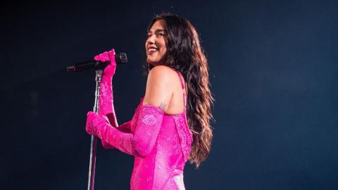 Dua Lipa demanda a Samsung por usar su imagen sin permiso en televisores y reclama 15 millones