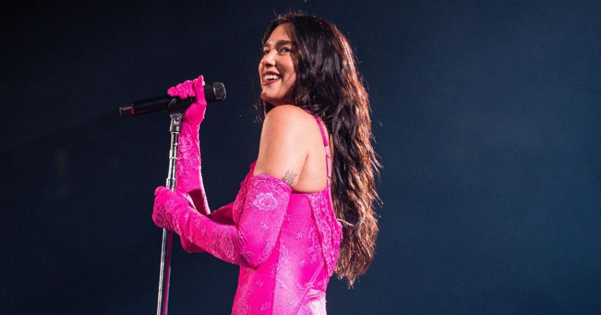 Dua Lipa demanda a Samsung por usar su imagen sin permiso en televisores y reclama 15 millones