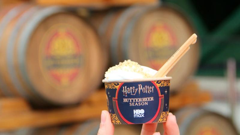 Helado inspirado en la Cerveza de Mantequilla, uno de los sabores más icónicos del universo de Harry Potter. EL CORTE INGLÉS Helado inspirado en la Cerveza de Mantequilla, uno de los sabores más icónicos del universo de Harry Potter. EL CORTE INGLÉS