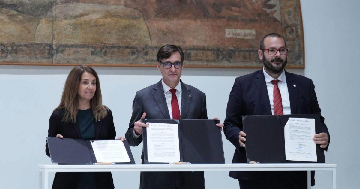 Illa firma un acuerdo con el mundo local para destinar 100 millones a la mejora de los centros educativos públicos catalanes