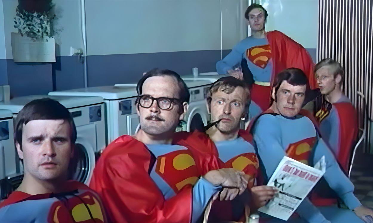 Monty Python   El Hombre Reparador de Bicicletas.