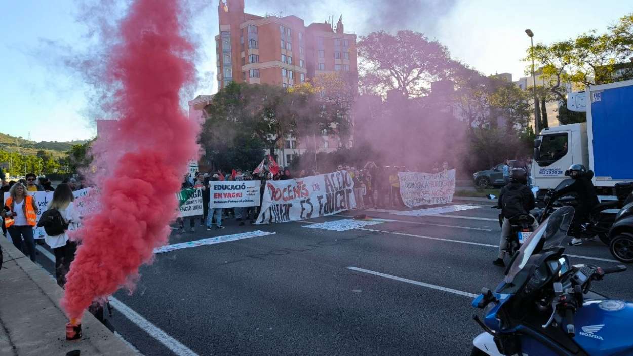 Corte de carretera por la huelga de docentes en Cataluña del 12 de mayo 2026. CGT