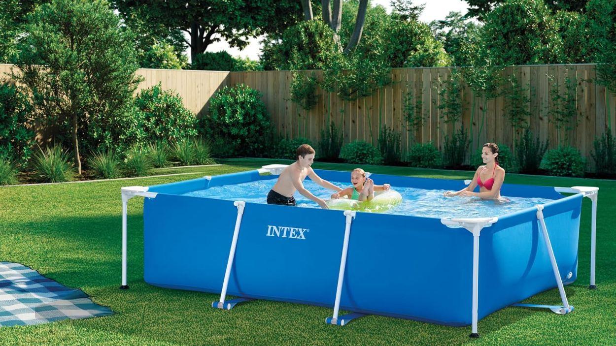 La piscina desmontable de Intex que arrasa este verano: casi 50.000 opiniones positivas y espacio para toda la familia