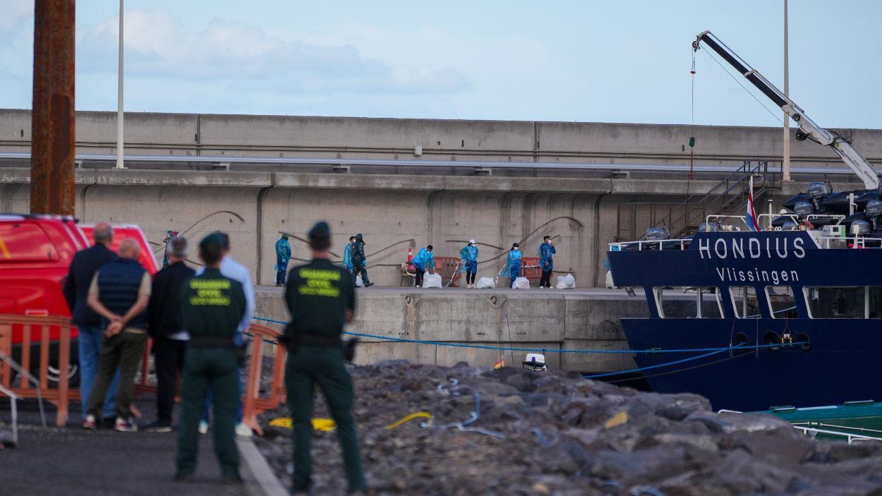 Evacuación de pasajeros a bordo del crucero MV Hondius atracado en el puerto de Granadilla de Abona (Tenerife, Canarias). EP.