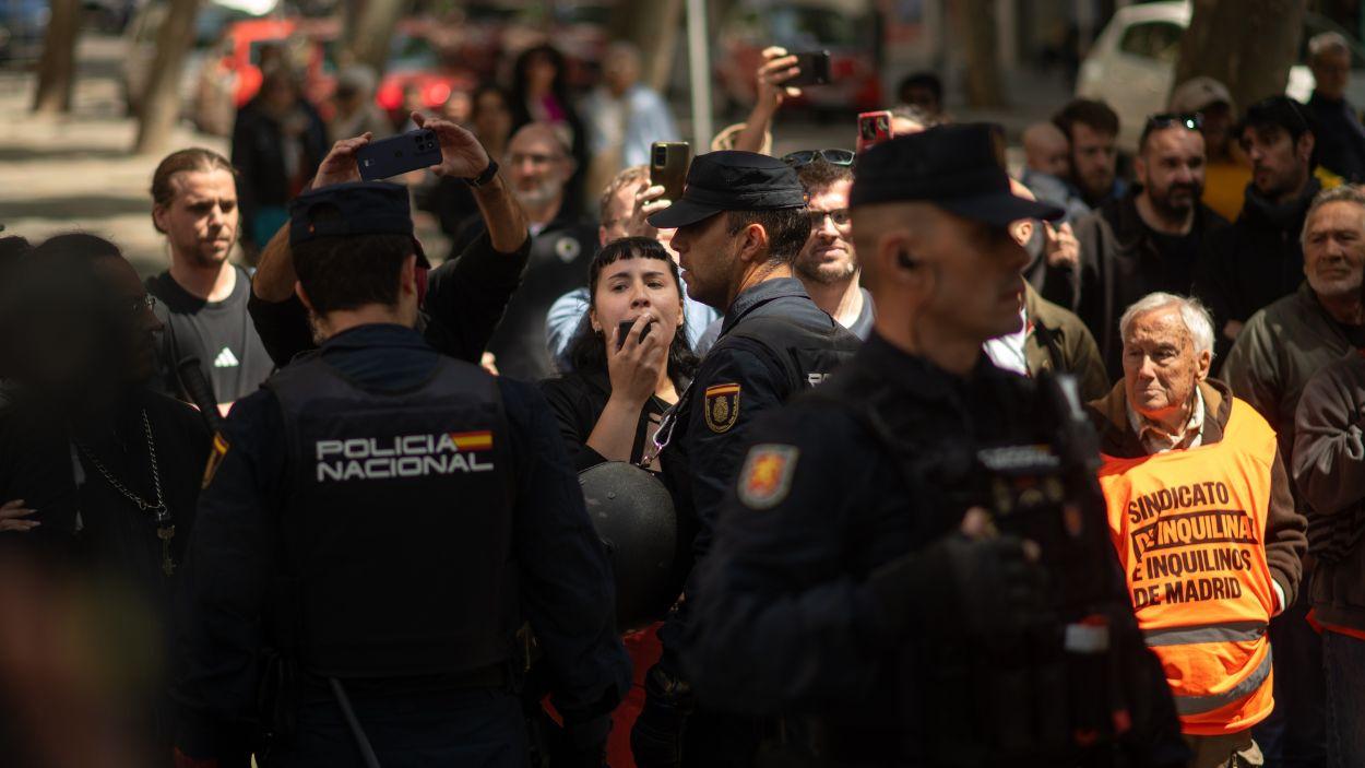Imagen del desahucio de Mariano Ordaz, ejecutado en Madrid el 7 mayo tras 10 horas. EP.