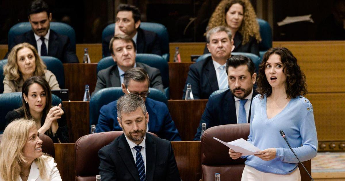 Vox se desmarca del “show” de Ayuso en México y la izquierda exige transparencia mientras denuncia que el viaje tapa “los problemas reales” de Madrid