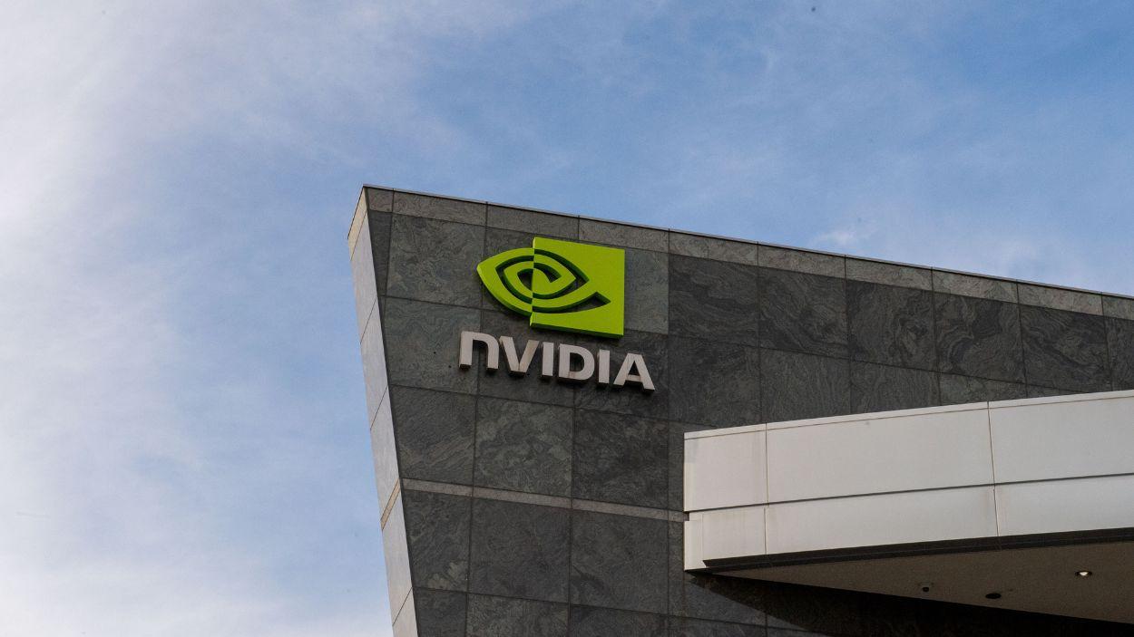 El logotipo de Nvidia en la sede central en Silicon Valley. EP/Archivo.